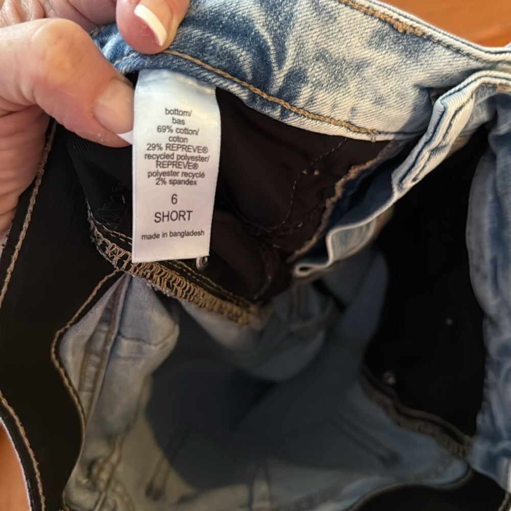 Everflex Jeans by Maurices, women’s 6 short, light wash. - Picture 10 of 10